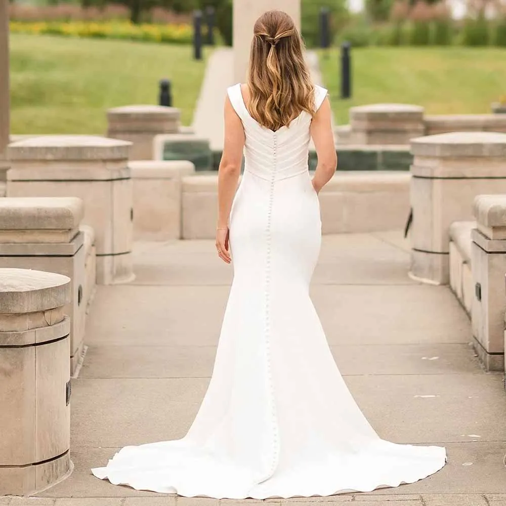 Customized Ivory Mermaid Wedding Dress Sleeveless Ruffle Satin Draped Pleat Open Back Bride Dresses Floor Length robe de mariée
