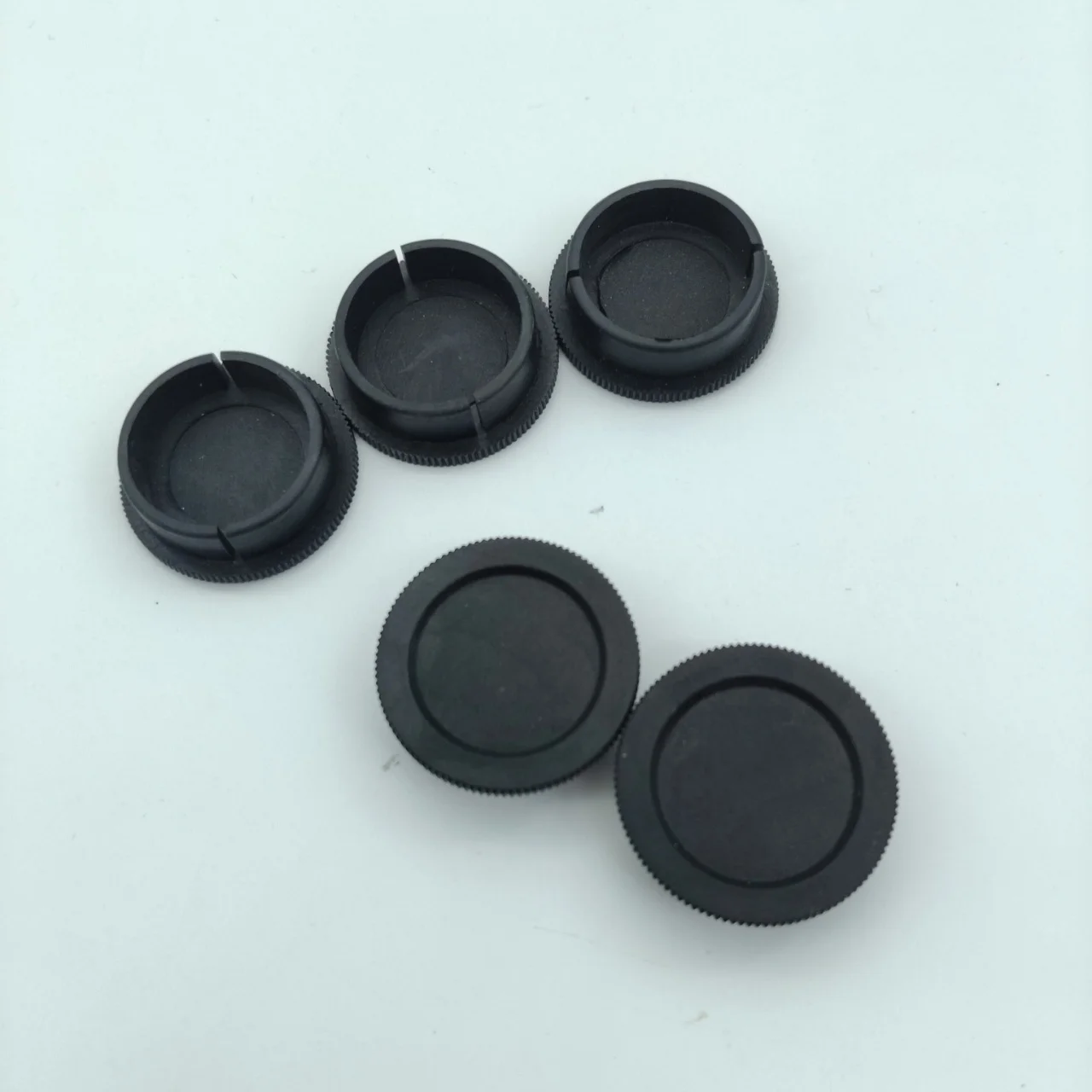 2Pcs Black ABS Plastic Lens Dustproof Protector RMS Thread 20.2X0.706/M26 Dust Cover for Microscope Adapter