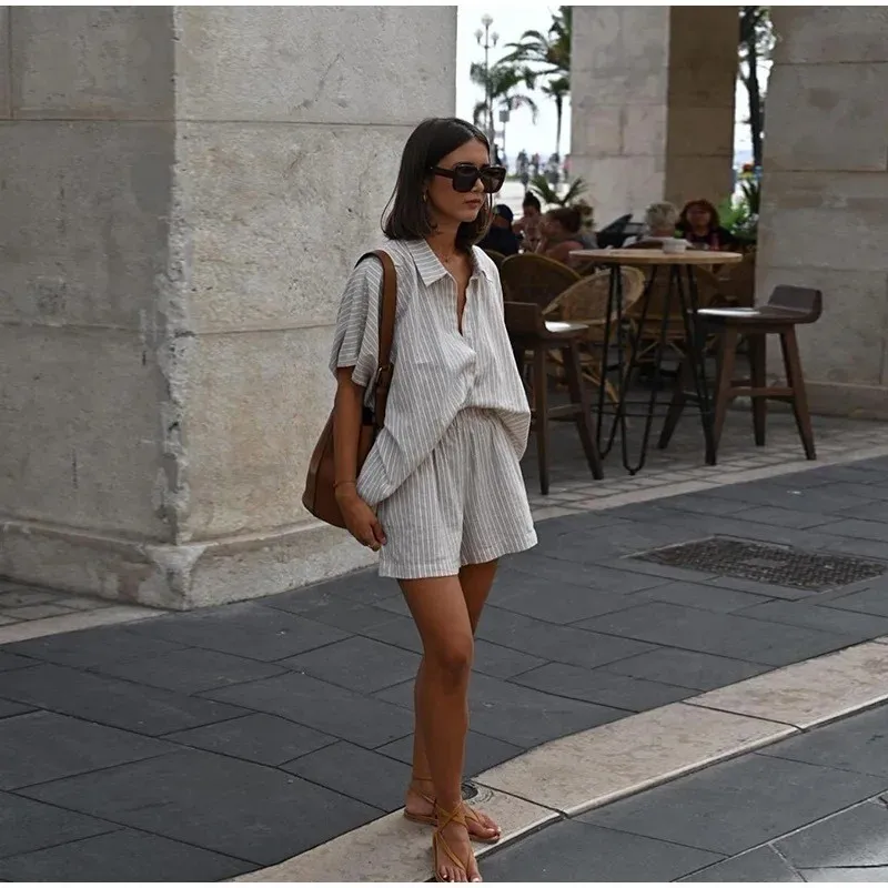 2025 캐주얼 스트라이프 반바지 세트 여성의 느슨한 반팔 블라우스 탑 탄성 높은 허리 반바지 여름 레이디 홀리데이 정장 복장