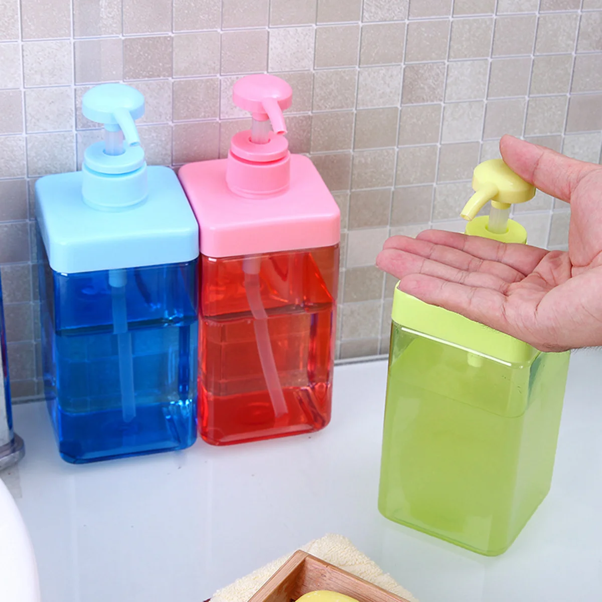 

1Pcs Portable Press Dispenser Bottle Large Volume Liquid Pump for Shower Gel Wash Lotion Refillable Sub Bottle with Extended