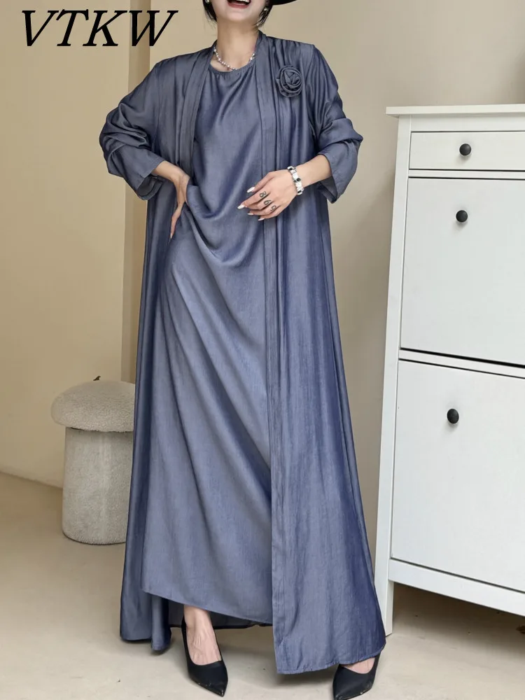 

VTKW Round-neck Simple Grey Versatile Sense 2025 Spring New Style High-quality Three-dimensional Flower Cape Long Dress Ladies