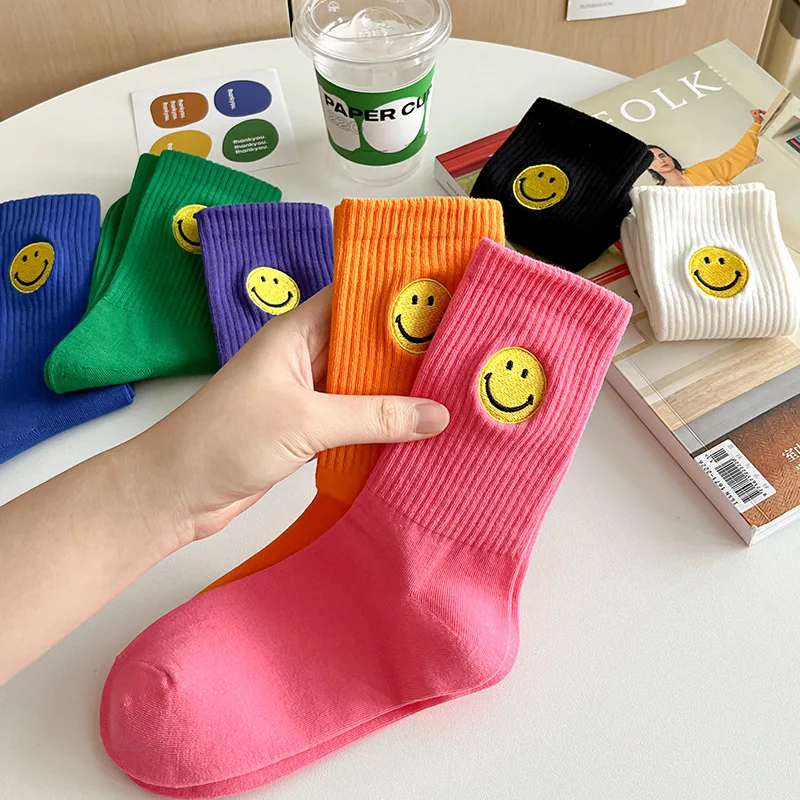 Solid Color Medium Tube Socks for Women\'s Fresh Smiling Face Pattern Simple Style Comfortable Breathable Girl Socks