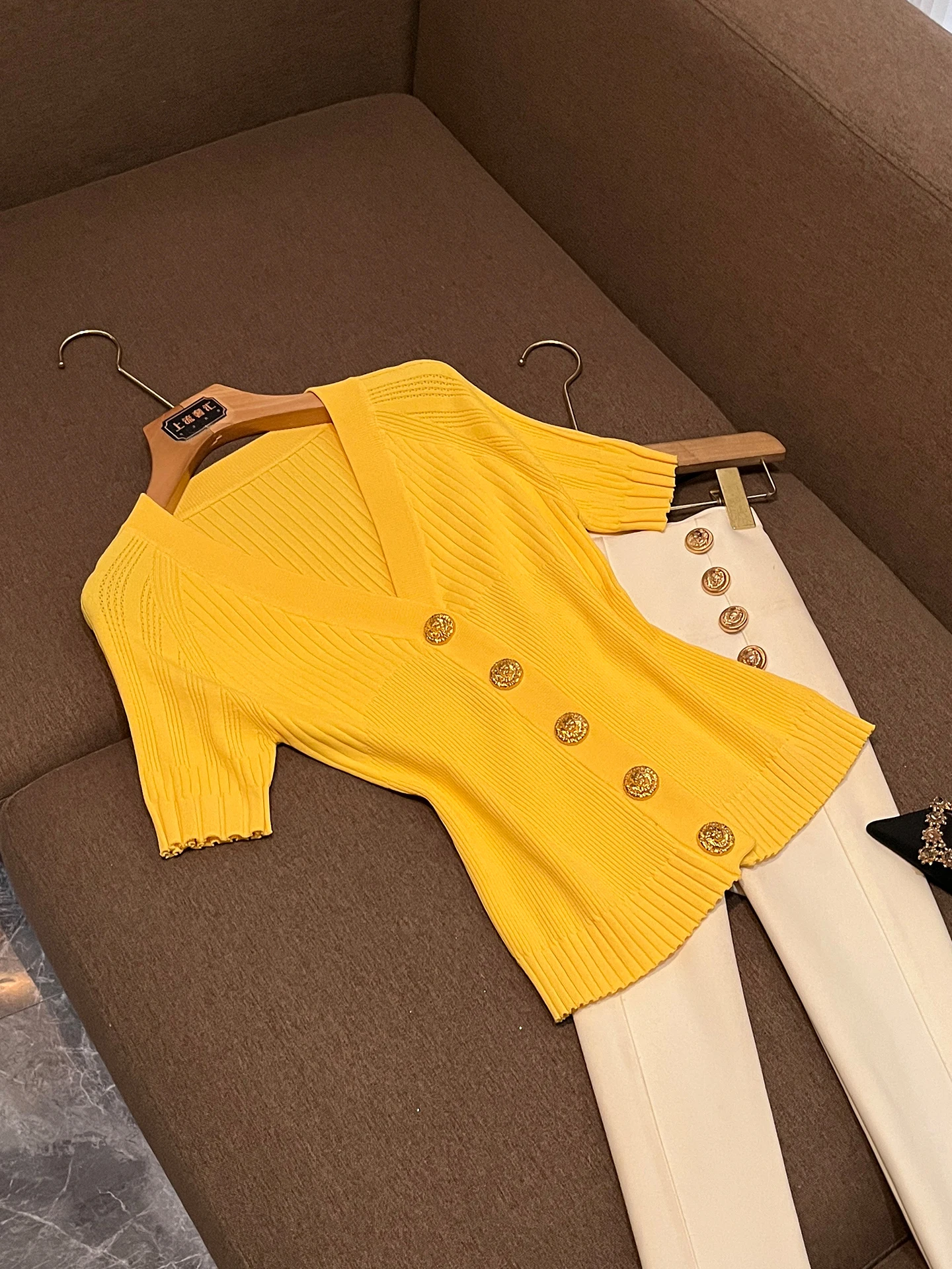 

Slim Fit V-Neck Knitted Open Cardigan Short Sleeve Single Button Fashionable Versatile Women's Sweater Luxury Style P539