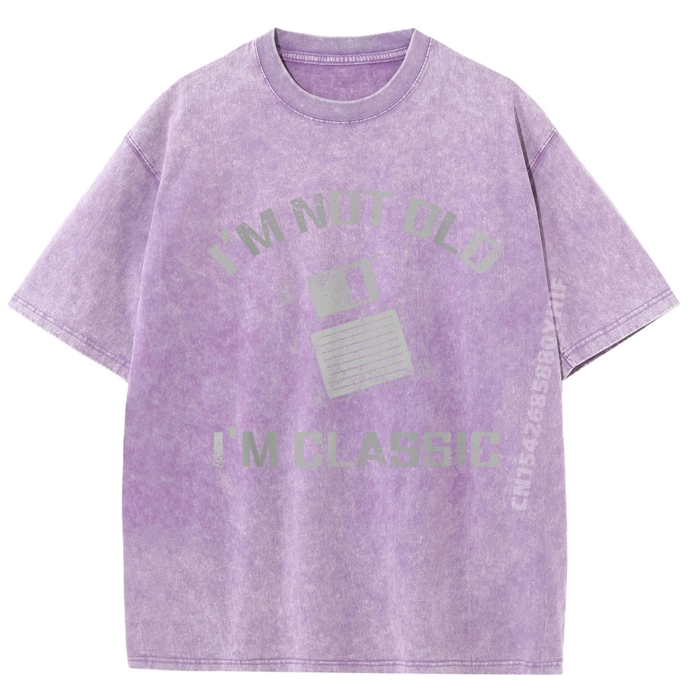 أنا لست قديمة أنا الكمبيوتر الكلاسيكي المهووس الطالب الذي يذاكر كثيرا أبي الأب خمر تي شيرت الرجال المألوف والعصرية غسلها التي شيرت