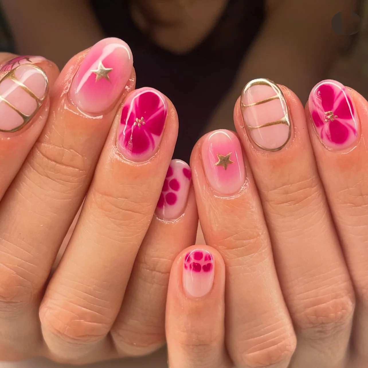 24 pçs cabeça redonda curta unhas falsas imprensa em manchas azuis design francês unhas falsas brilhantes em pó estrela wearable cobertura completa dicas de unhas