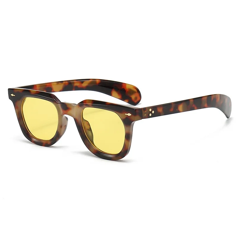 Gafas de sol cuadradas populares Ins para mujer, gafas de sol Vintage con remaches Punk para mujer, gafas de sol UV400 a la moda para hombre