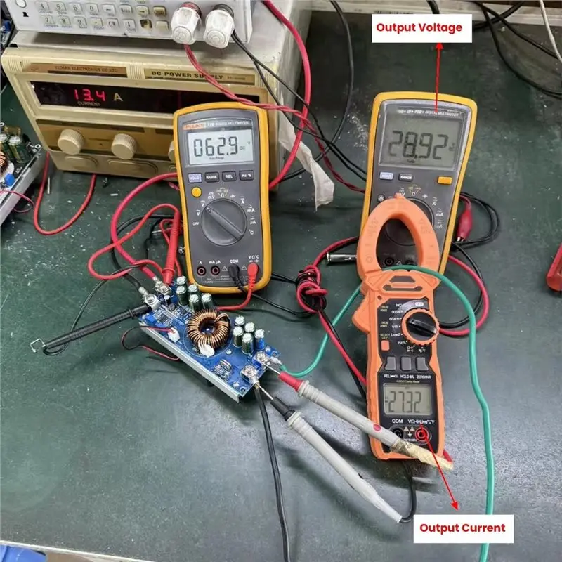 Fotografia 3: Módulo de Fonte de Alimentação Ajustável Prático, Entrada 15V-90V, Saída 2.5V-72V, Módulo de Potência Constante de Alta Potência