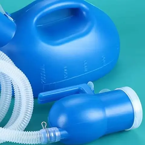 ห้องน้ําสําหรับกลางแจ้ง 2000ml พลาสติกชายเตียงไม่เต็มเต็ง Pee ขวดสะสม 160 ซม.แบบพกพา Pee ปัสสาวะขวด