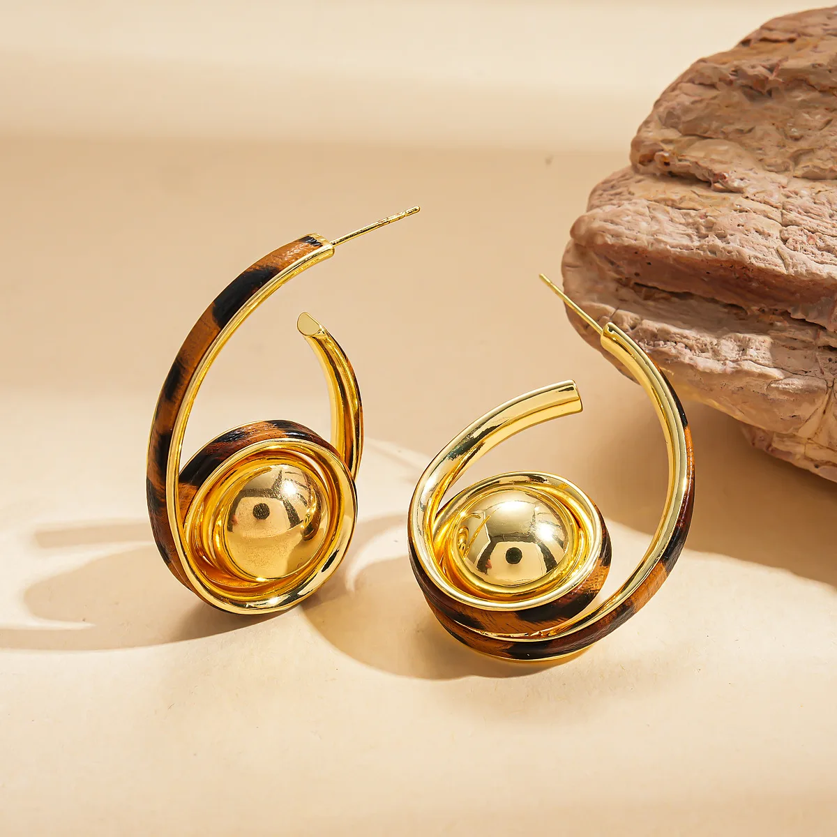 

18K Gold-plated Vintage Luxury Leopard Print Leather Wrapped Circular Earrings for Women Geometric Ear Accessories Gifts