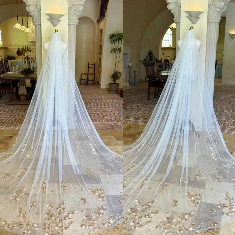 velo-da-sposa-incantevole-con-applicazioni-in-pizzo-monostrato-lunghezza-cattedrale-bianco-avorio-con-pettine-accessori-sposa-personalizzabili