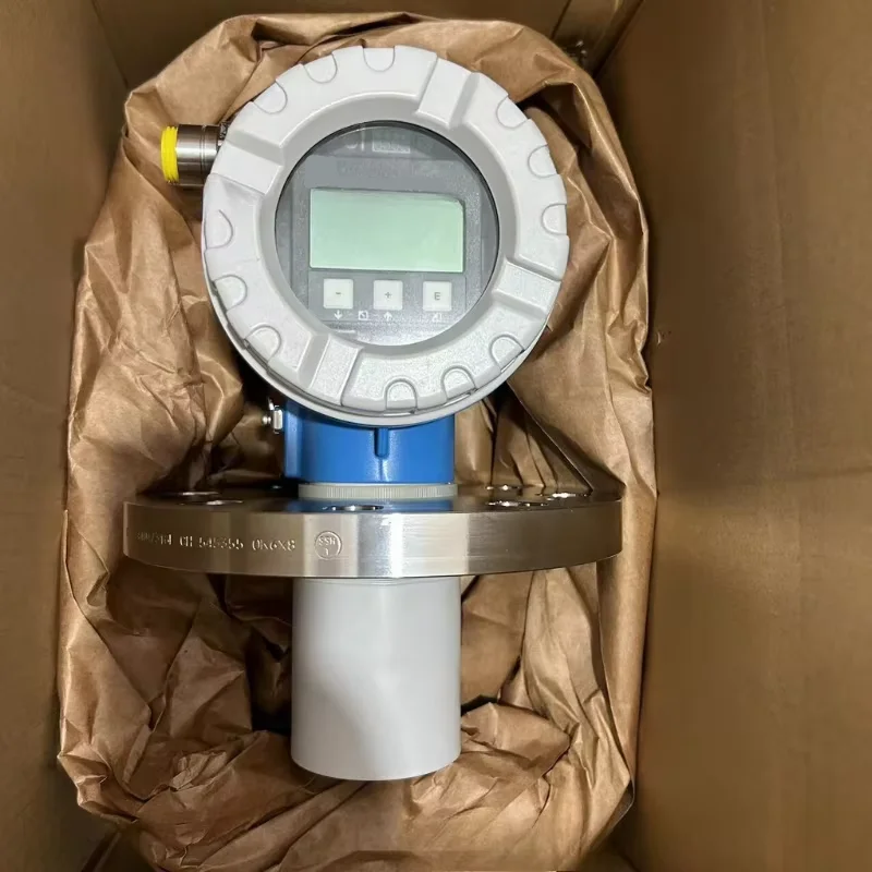 Original Strong Stability Industrial Use Ultrasonic Level Transmitter +/-2mm Accuracy PVDF Material Thread Connection for