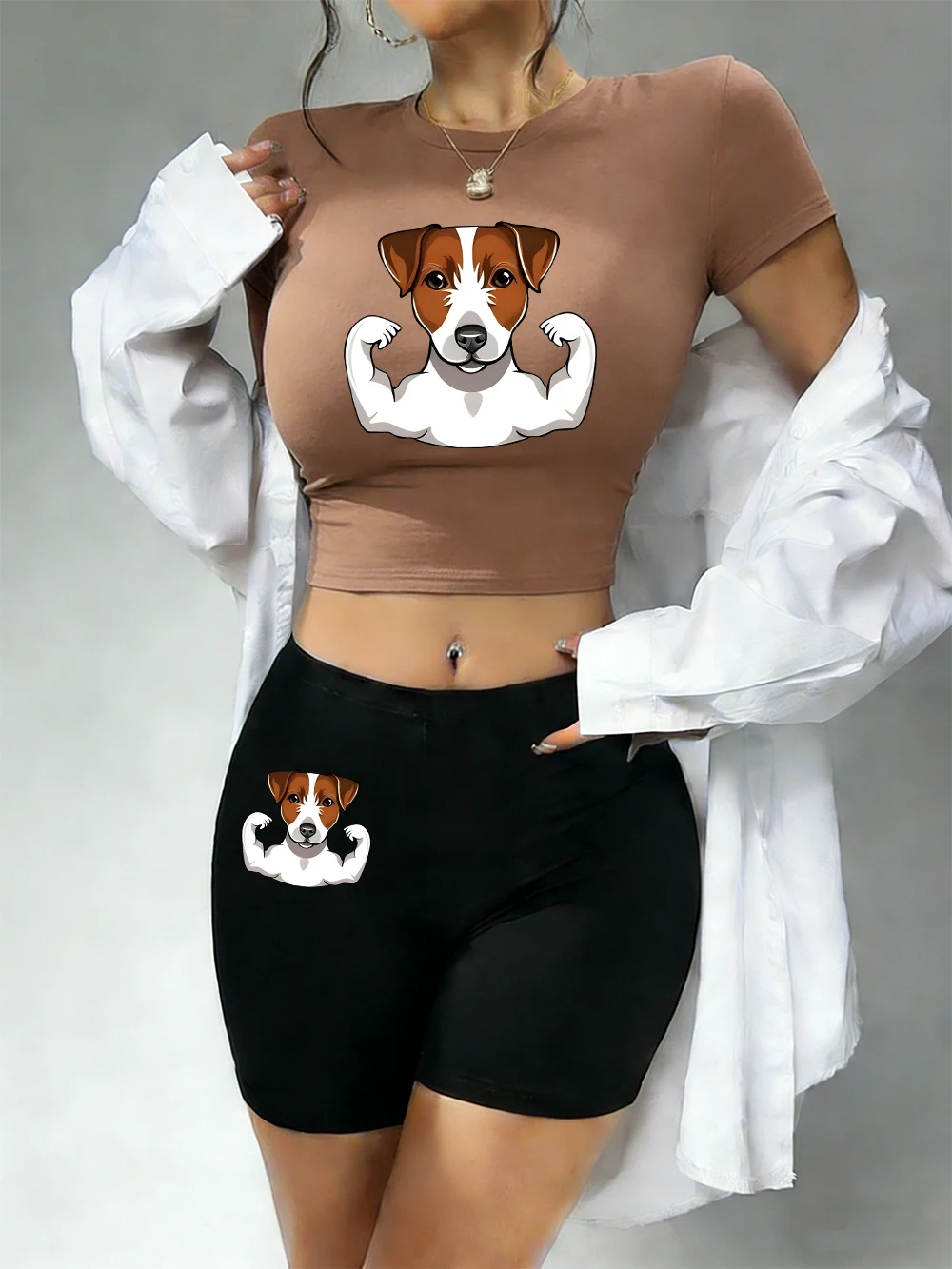 

Спортивный комплект из двух предметов: укороченный топ и шорты с принтом щенка рассел-терьера, женский, высокоэластичный, мягкий, облегающий, с круглым вырезом