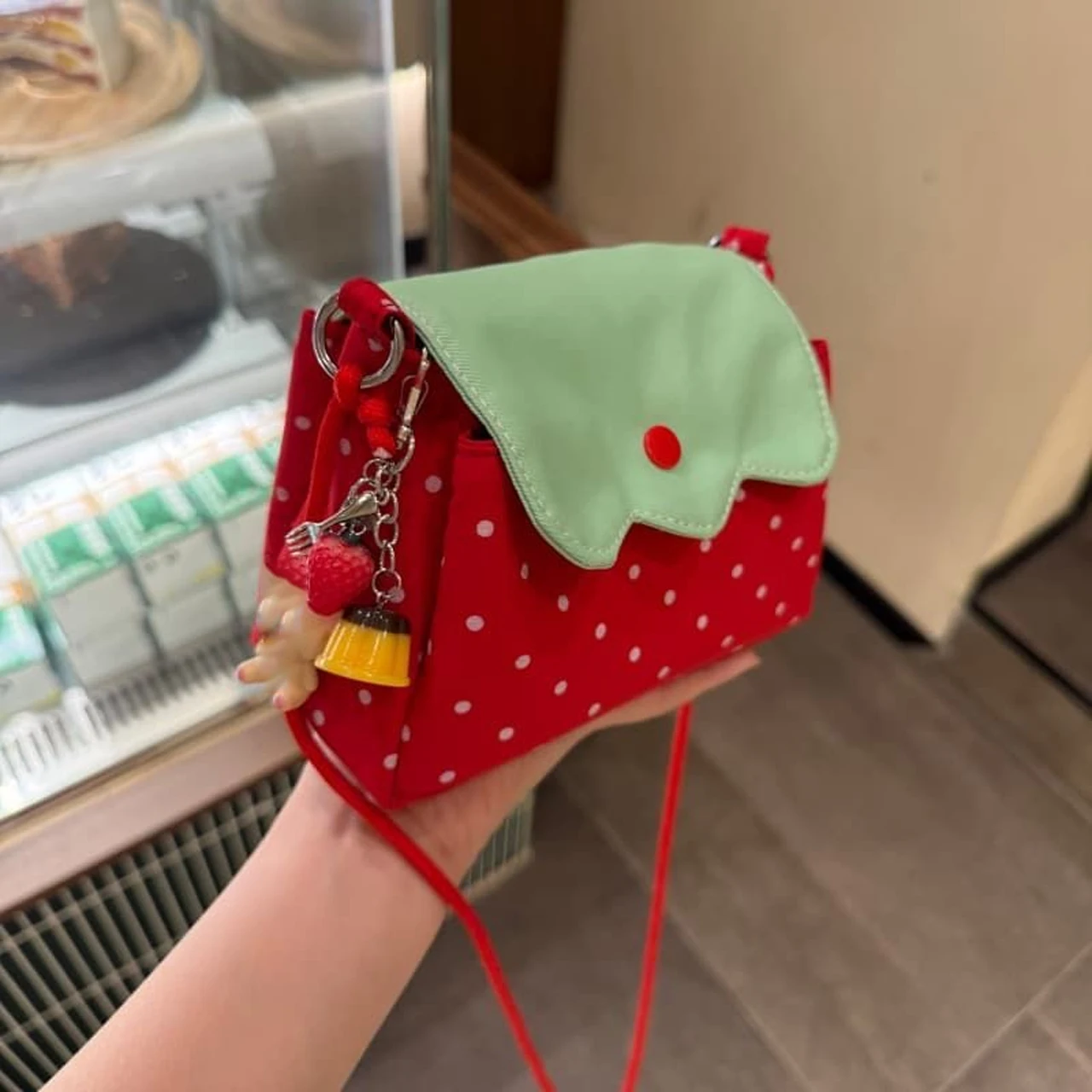 Cute Sweet Girl Strawberry Polka Dot Crossbody Bag 2026 New Cute Korean Pearl Portable Girly Heart Versatile Shoulder Bag Gift