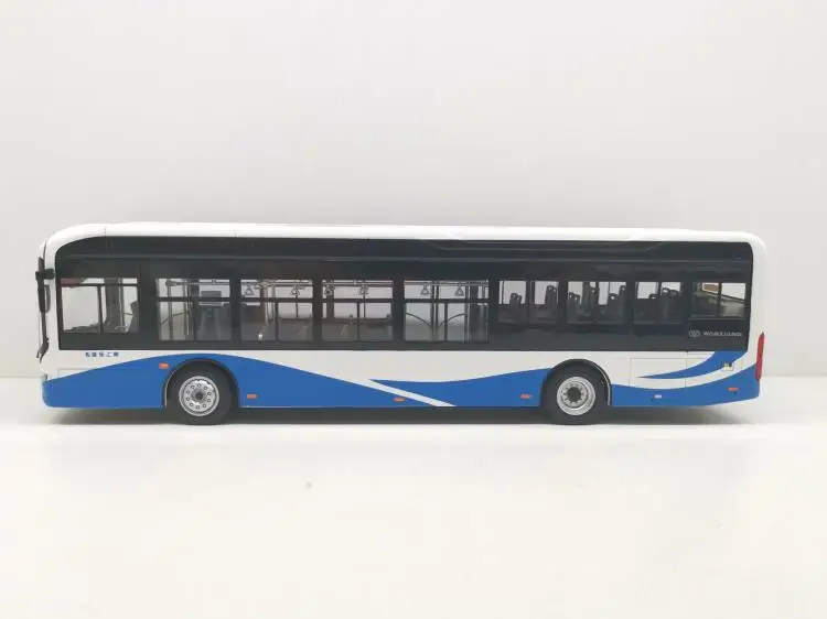 Shanghai Vientiane Jiushi Pudong bus No. 875 No. 980 White King Kong model toy 1:43