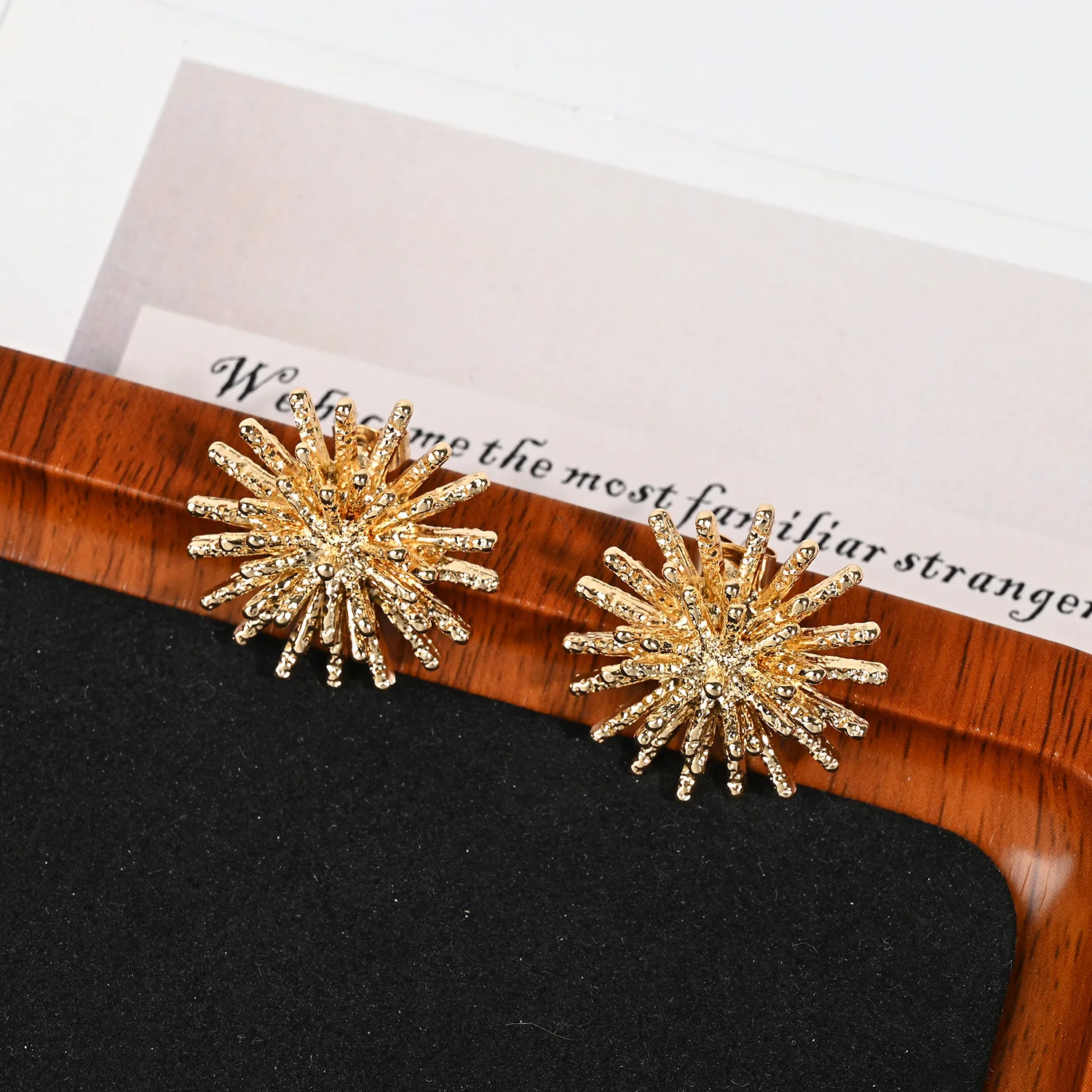 

2024 new commuter fashion retro handmade original earrings female free delivery earrings