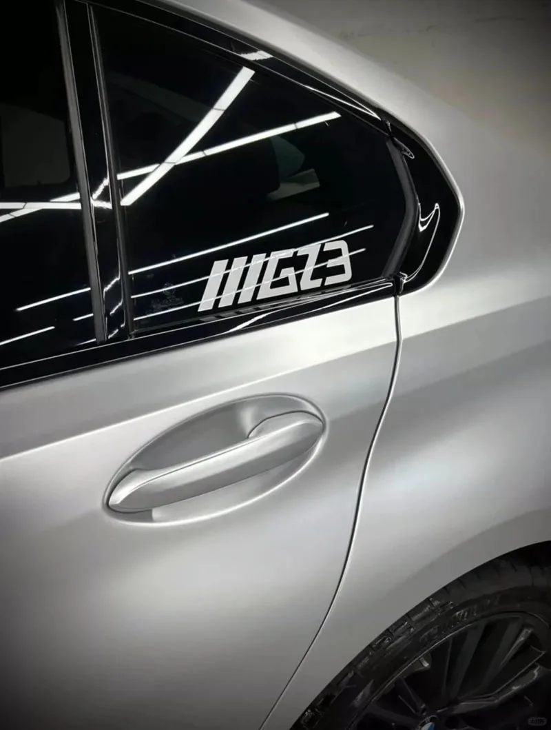 غلاف فينيل كروم معدني غير لامع فضي ممتاز يمكنك صنعه بنفسك لتغليف السيارة من رقائق لاصقة لتحرير الهواء