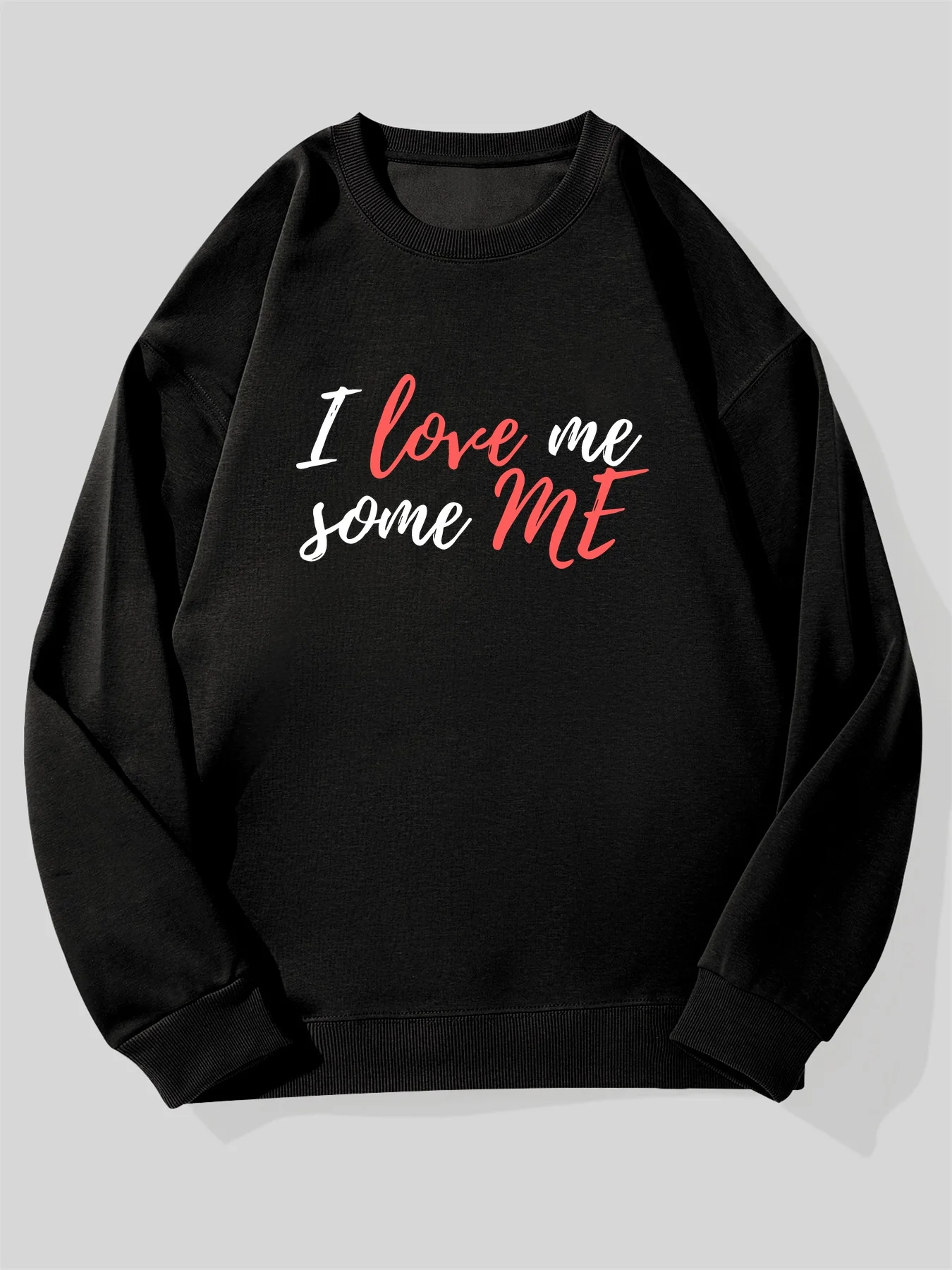 سويت شيرت رجالي كبير الحجم بشعار "I Love Me" - أسود مع حروف مخطوطة وردية، بلوفر تثبيت إيجابي للحب الذاتي #1