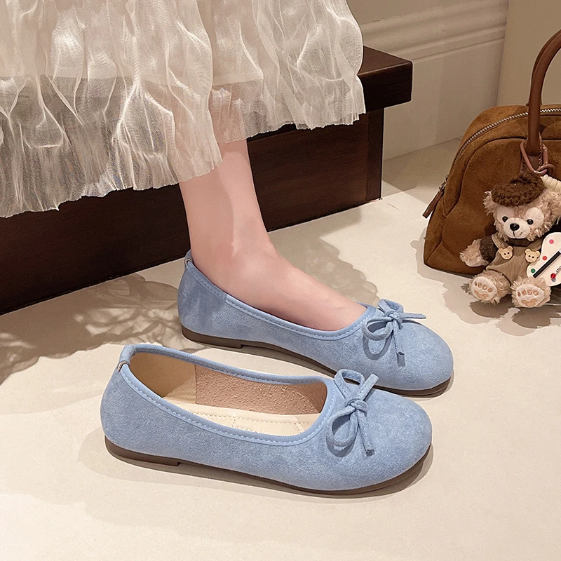 Damen Ballerinas mit Schleifendekoration, runder Zehenpartie, aus Wildleder, zum Hineinschlüpfen. – Detail 7