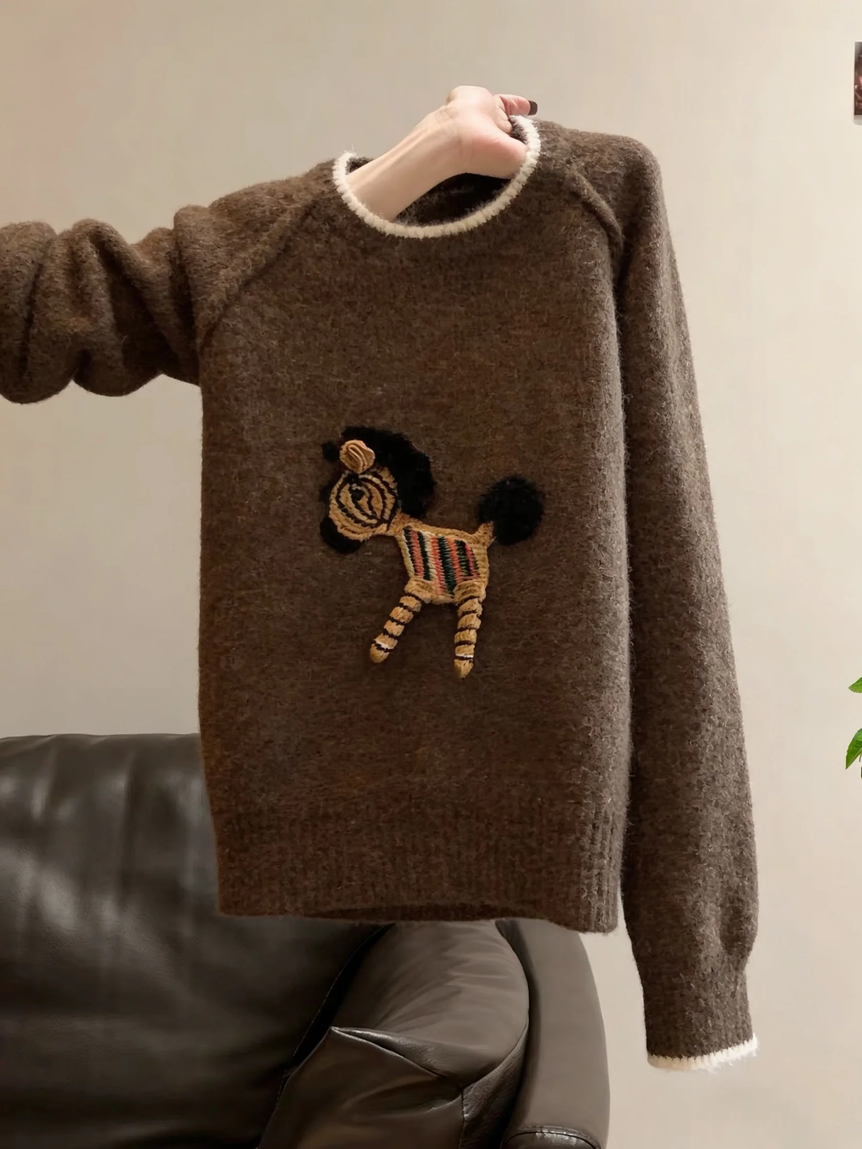 

Retro Coffee Color round Ne Pullover Knitted Sweater Women's Spring Autumn Design Sense Age Reduction Embroidery Top