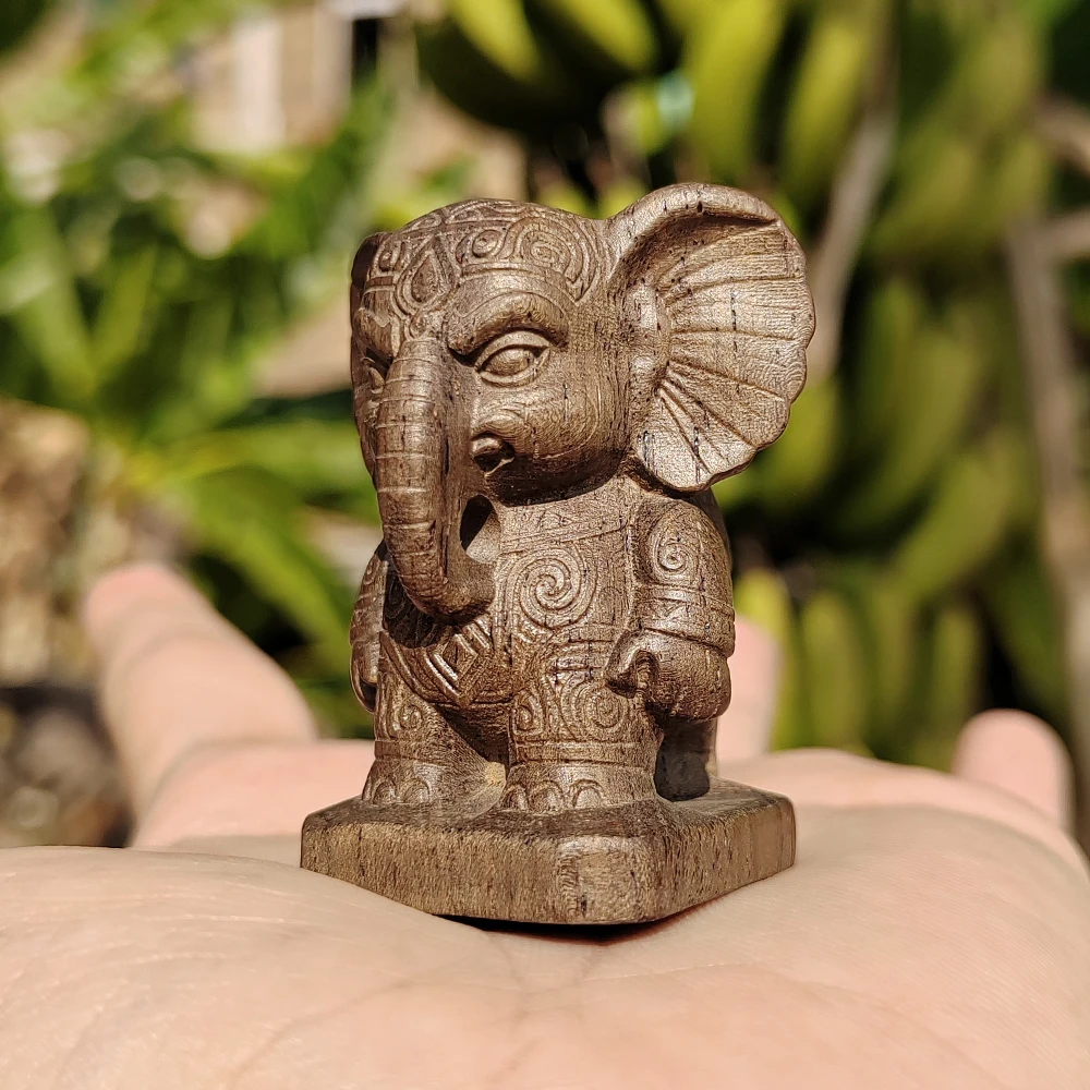 1.8 Inch Hand-Carved Elephant Totem Ornament, Folk Style, Artistic Style, Suitable for Creative Desktop Decorations, Housewarming Gifts, Party Decorations, Christmas Decorations, Home Decor, Back-To-School Season Gifts, Birthday Gifts