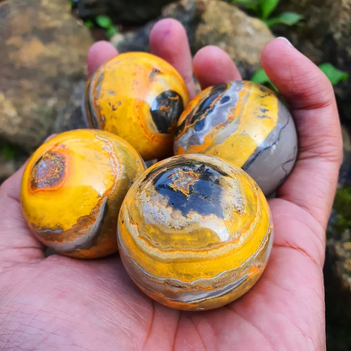 

1pc Bumblebee Polished Sphere - Vibrant Orange, Yellow & Blue Stone Ball - Ideal for Home, Banquet, Office Desk, Foyer Decor