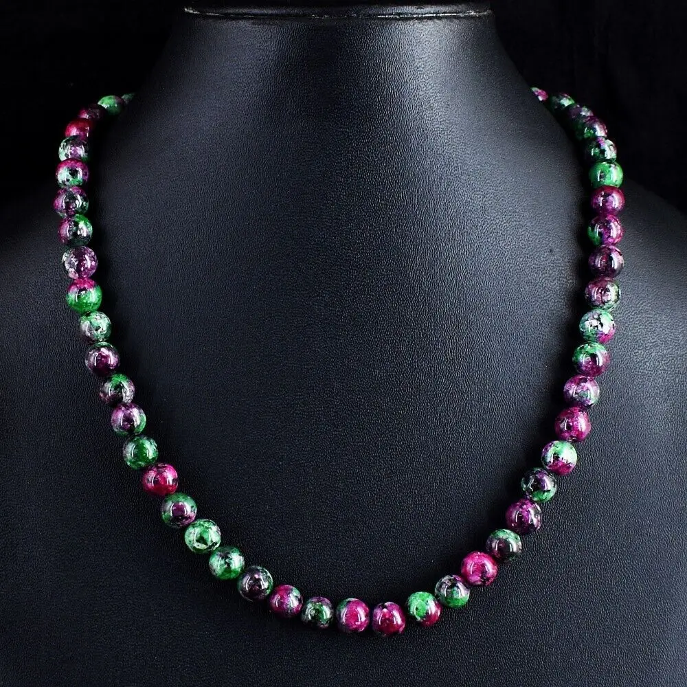 

Очень привлекательное однонитковое ожерелье из бисера с рубином и цоизитом 239,00 Cts