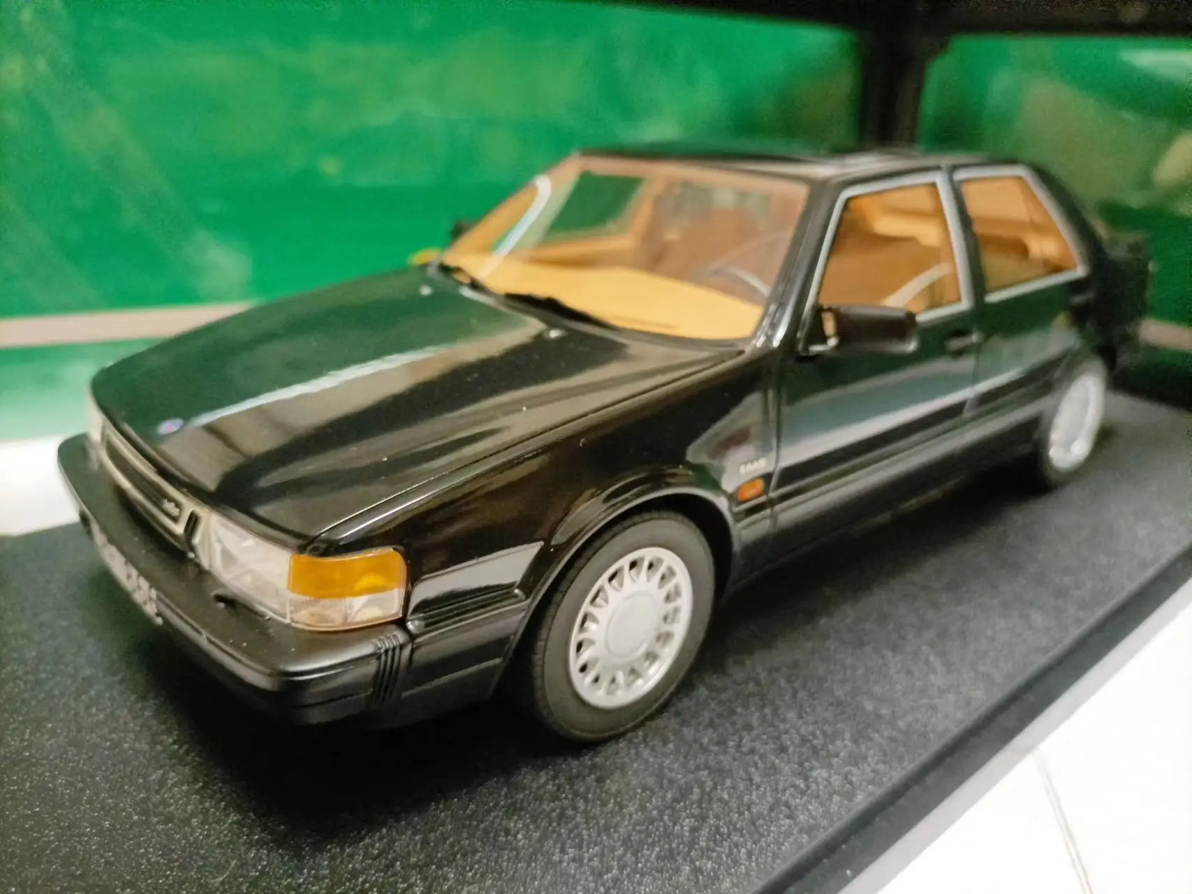 

Cult 1:18 9000 Turbo 1985 Black Simulation Limited Edition Resin Metal Static Car Model Toy Gift