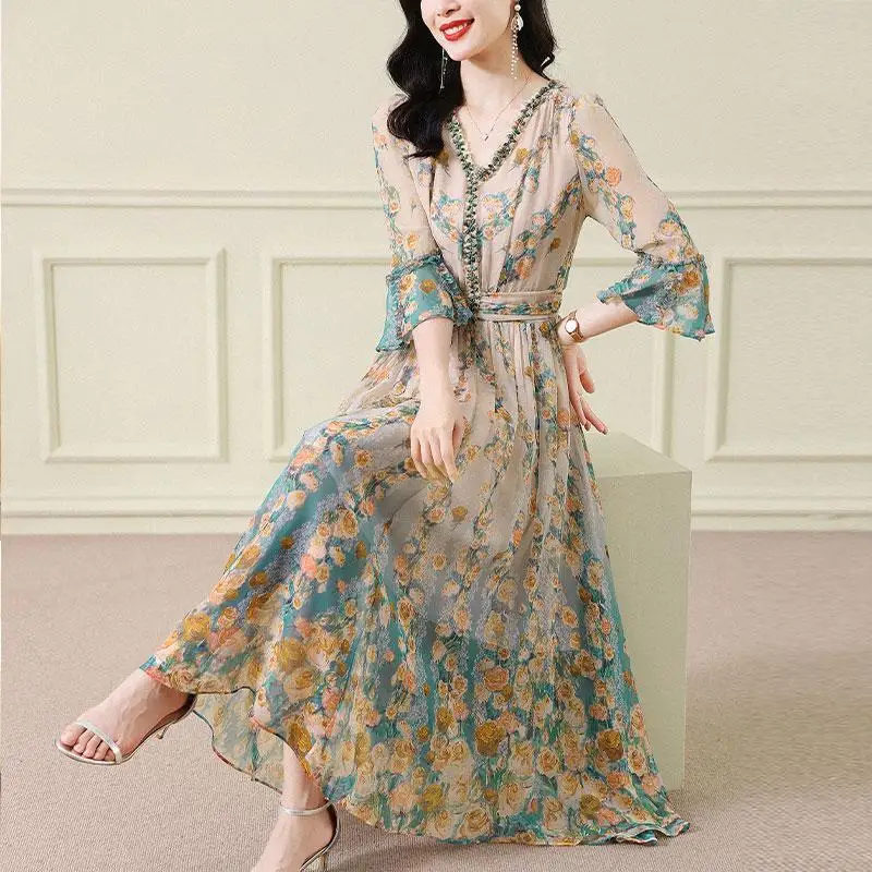 

High-end chiffon dress summer 2025 new dignified atmosphere high-end celebrity French V-neck floral dress