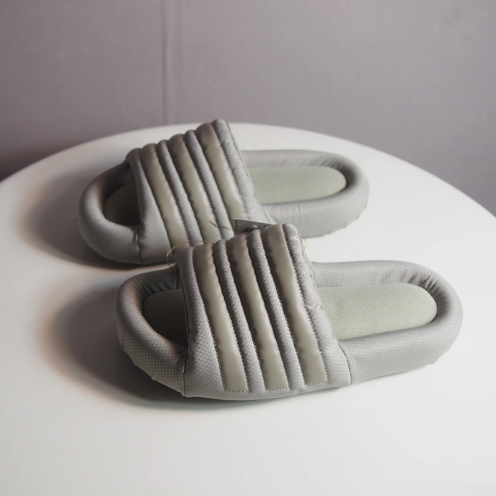 Chinelo  Adilette sex, Confortável, com Amortecimento, Casual, Versátil, Secagem Rápida, Antiderrapante, Respirável...