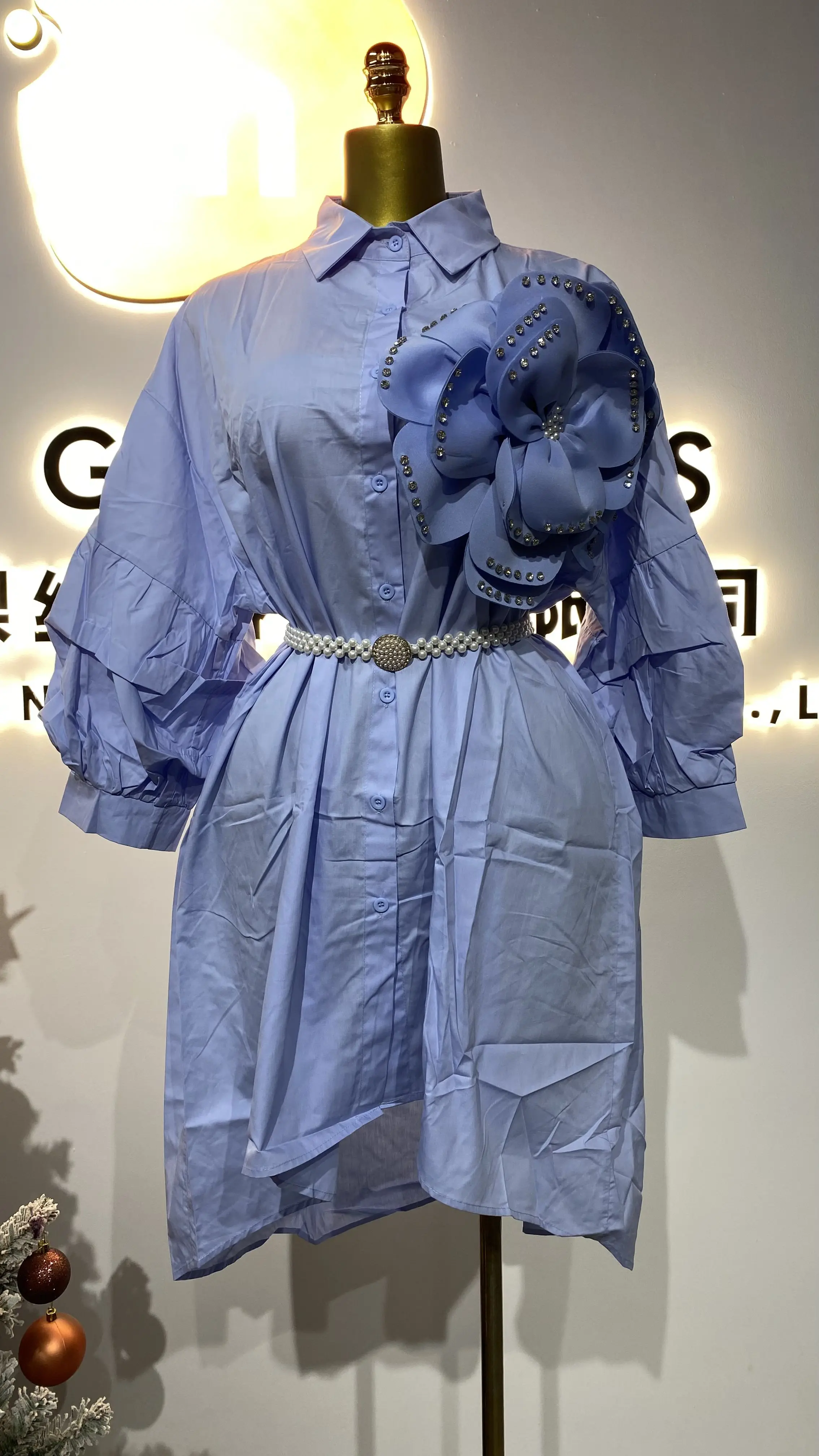 Nieuw Frans modeontwerp geplooid driedimensionaal bloemenoverhemd modieus gefrituurd straatcasual overhemd-GZMM257