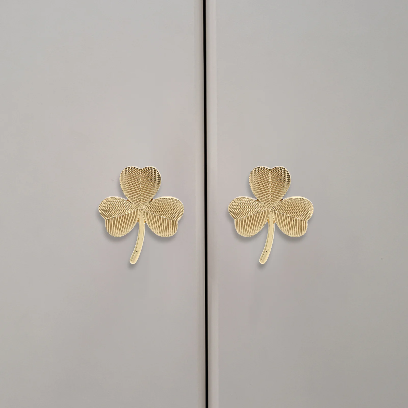 

Vintage Brass Shamrock Drawer Pull Cabinet Knob Leaf Shaped Decorative Handle for Dresser Wardrobe Closet Hardware