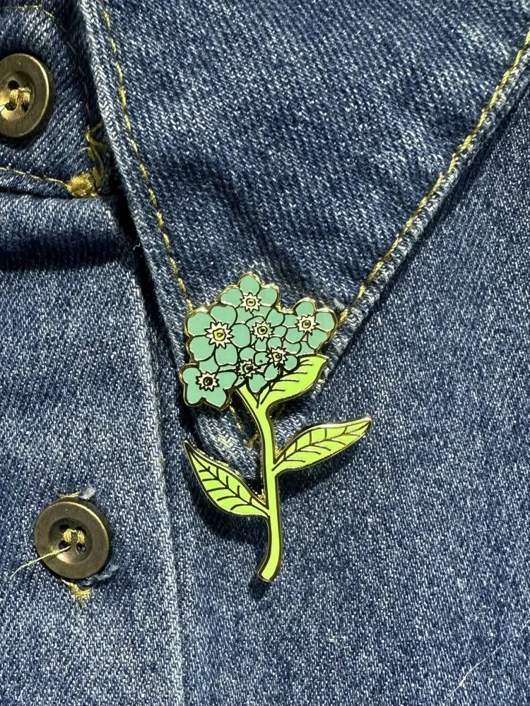 Flower Lover Enamel Pin Forget-me-not Metal Badge Botanical Brooch for Jewelry Accessory Gifts  Women Girls