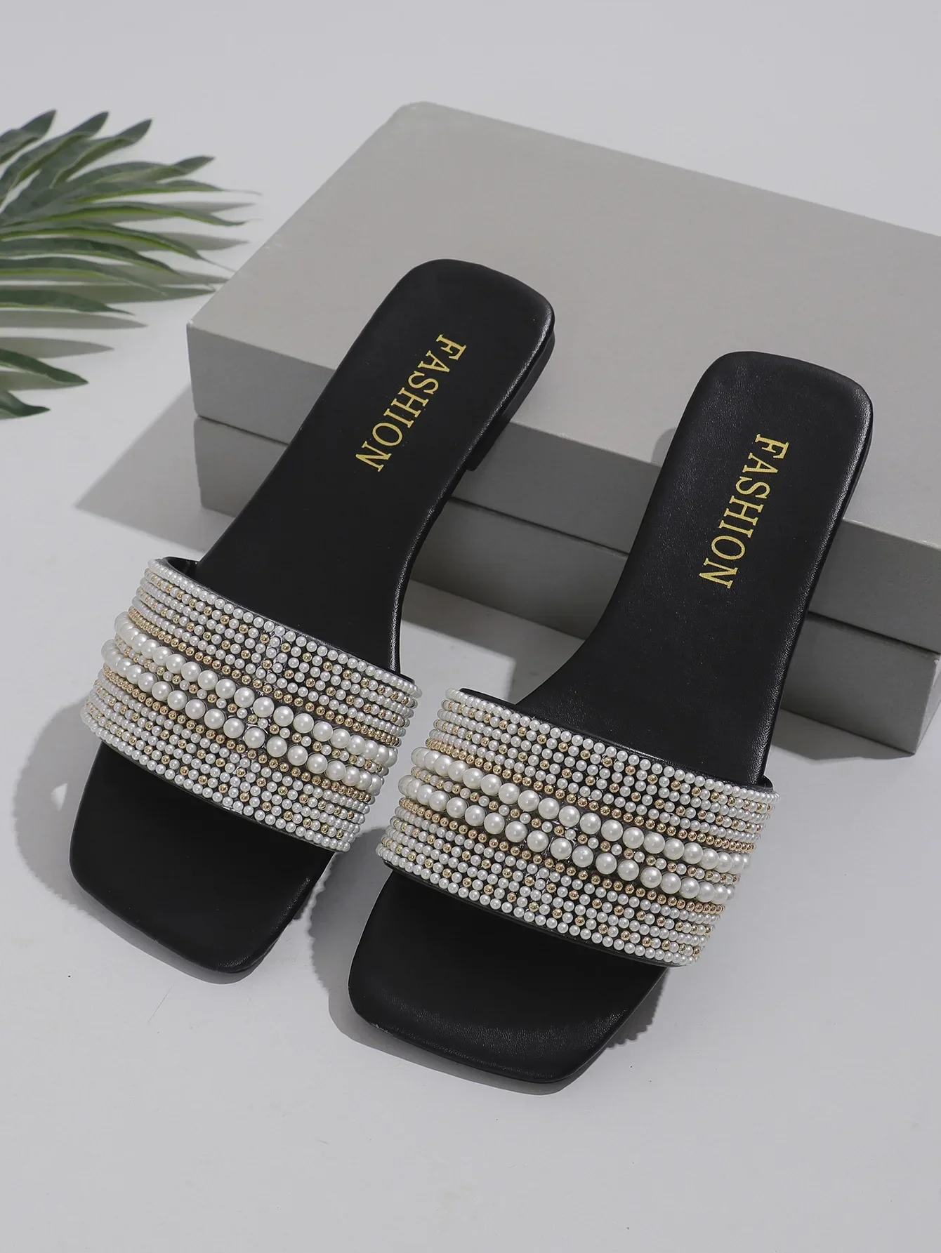 Damen-Sandalen mit flachem Boden, 2025, Sommer, neuer Stil, Perlen-Strass-Schuhe, Damen-Outdoor-Mode-Hausschuhe – Detail 13