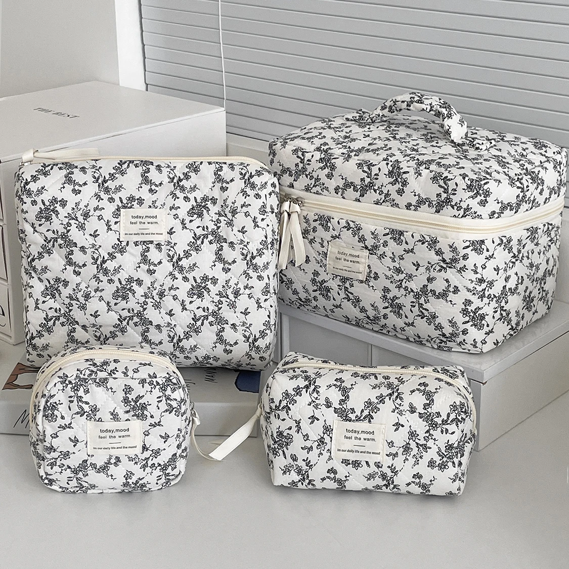 French Black White Floral Quilted Cosmetic Bag Portable Handheld Storage Bag Travel Sundries Pouch Four Sizes Available