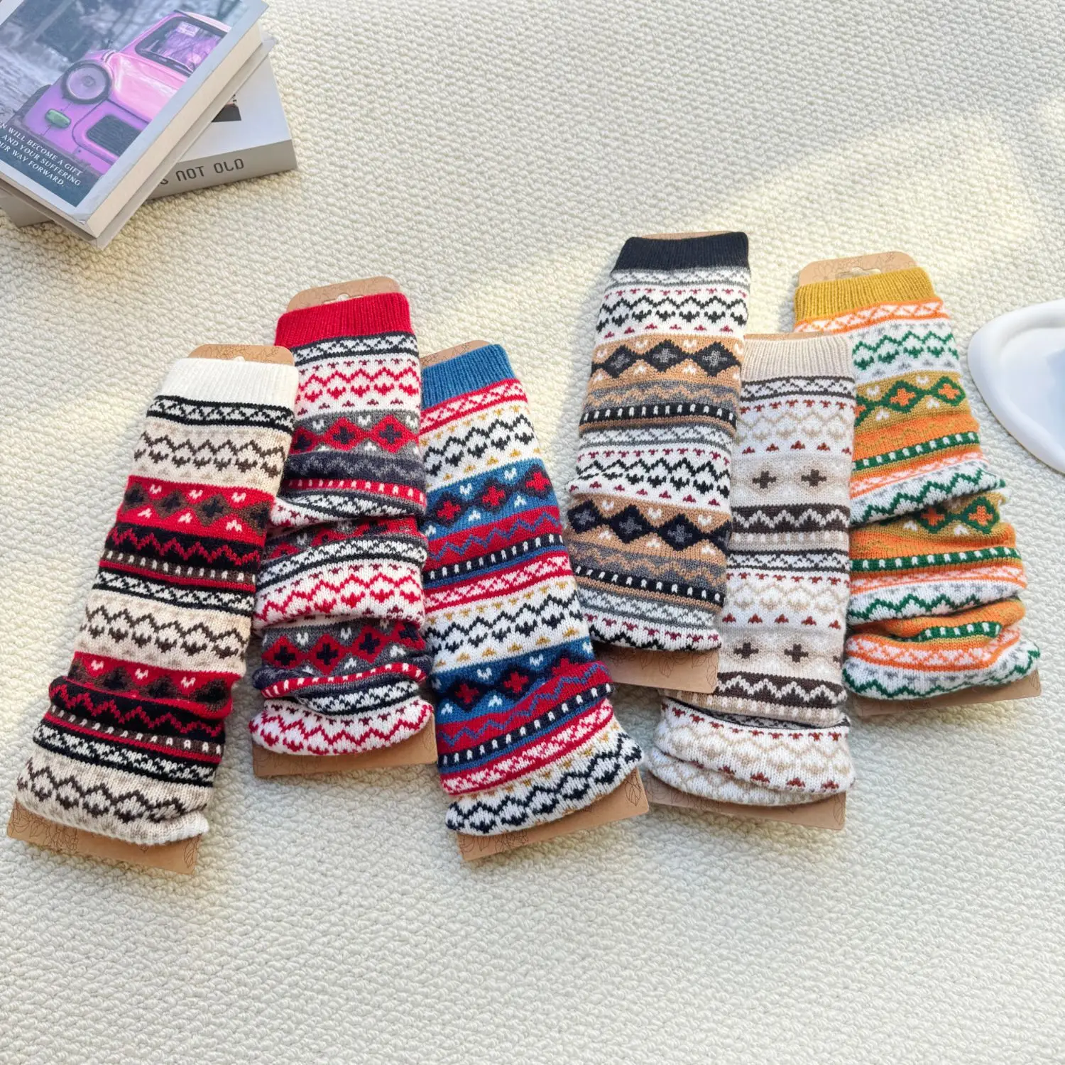 2025 جديد حار بيع عيد الميلاد الأحمر كلية نمط الجوارب الاتجاه شخصية الأدبية والعرقية نمط سميكة غطاء الساق