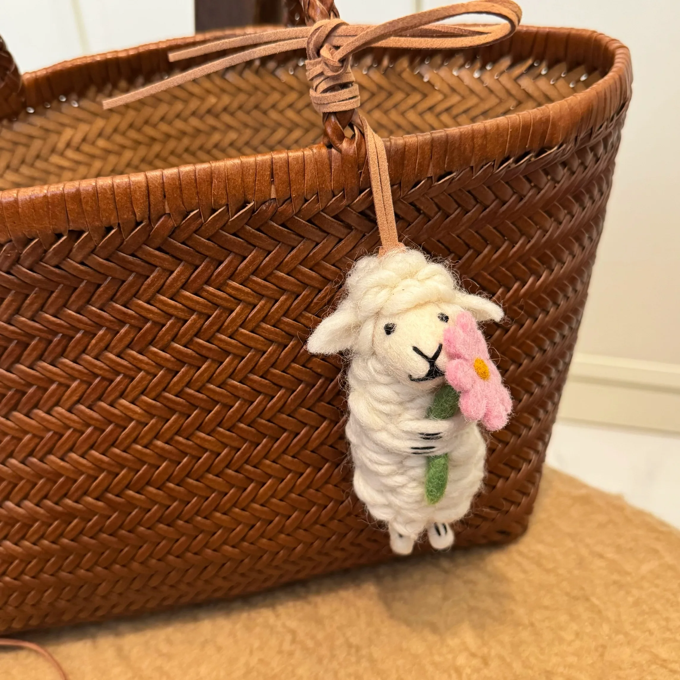 

Handmade Wool Felt Car Hanging Keychain Birthday Gift Small Cute Lamb Bag Accessory Trendy Unique Design Clothing Accessories