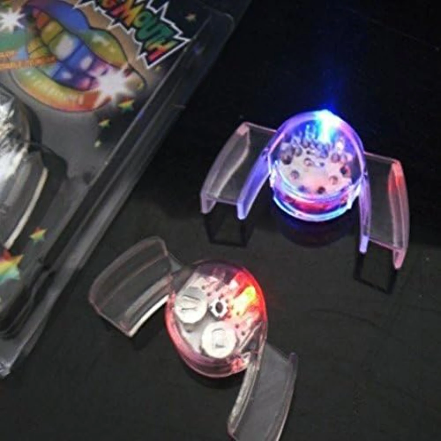 مجموعة واقي الفم LED اللامعة والملونة - تجلب متعة وإثارة لحفلات الهذيان والمناسبات الليلية. تضيء ابتسامتك مع