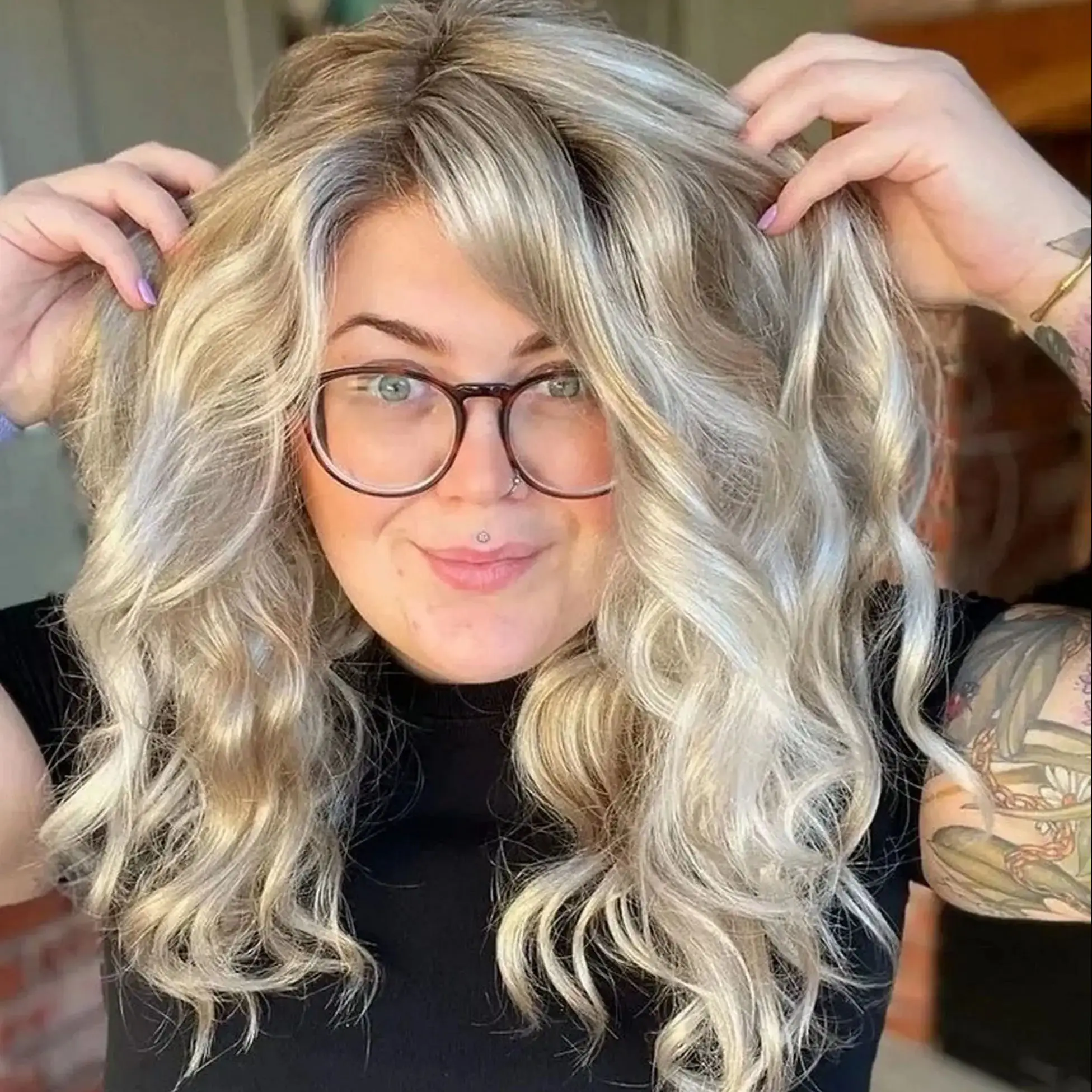 

Средняя часть объемной волны Пепельно-русый мелирование парик фронта шнурка Высокая температура Futura Свободная волна Синтетический парик для женщин Готов к отправке