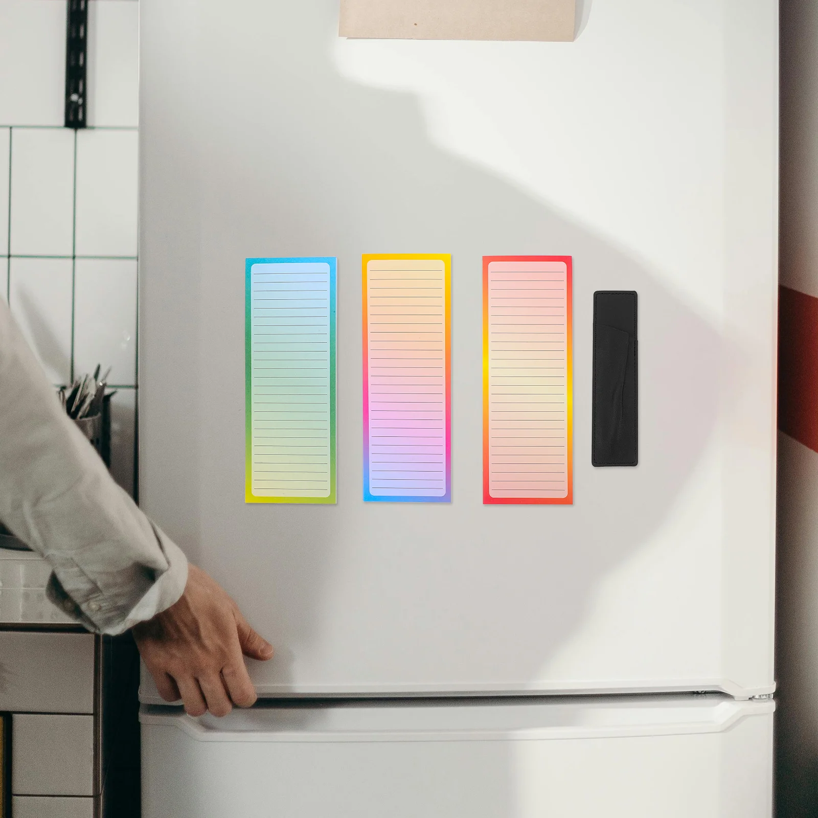 مجموعة واحدة من وسادة الملاحظات المغناطيسية للثلاجة تتضمن حامل أقلام، منطقة كتابة كبيرة، بقالة تبقى مسطحة على باب الثلاجة