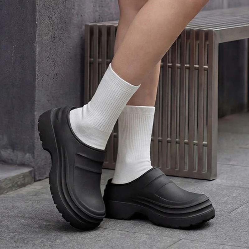 Comfort Thick Bottom EVA Clogs Women 2026 Spring Summer Non Slip Operating Room Doctor Nurse Slippers Plus Size Slippers Unisex