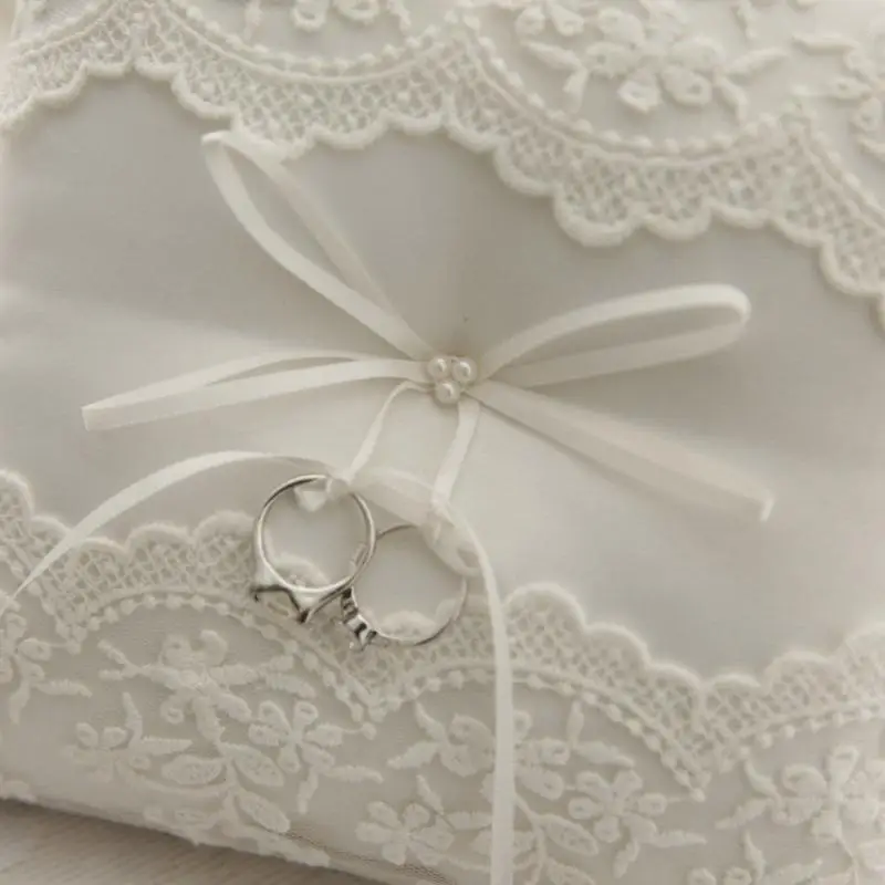 2026 New Charm White Cloth Rings Bearer Pillow Butterfly Handmade Ribbon Pillow for Sweet and Natural Ceremony