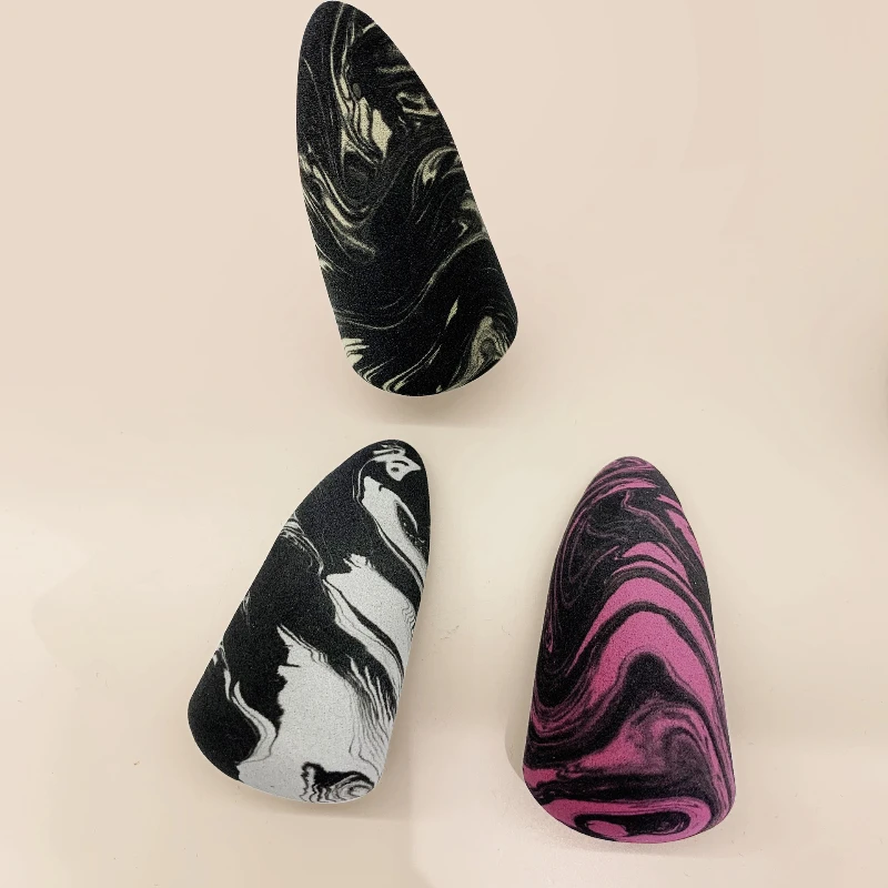 Mélangeurs de beauté Super doux pour fond de teint liquide, éponge de maquillage Non absorbante en forme de langue pour une Application impeccable