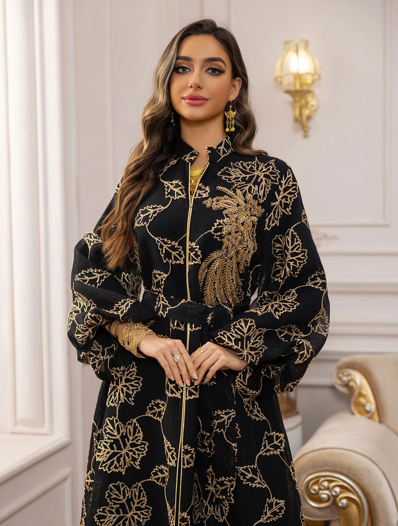 عباية إسلامية سوداء أنيقة مطرزة بالزهور السوداء ملابس إسلامية متواضعة متعددة الاستخدامات مع ذوق ثقافي عربي كاجوال في دبي