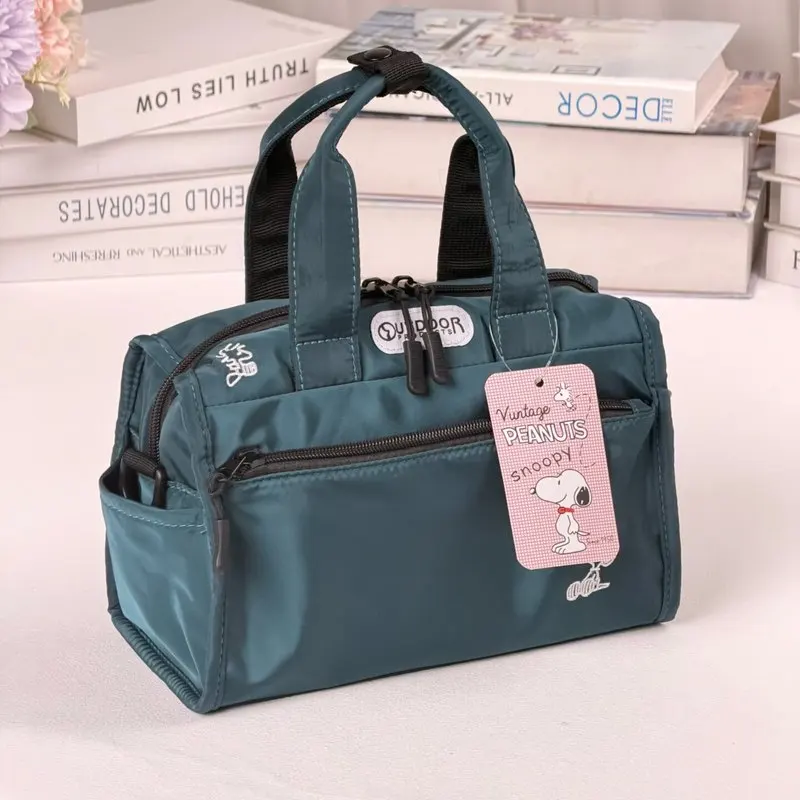 Sac Boston brodé Snoopy pour femme, sac à main mignon de style japonais, sac bandoulière zippé polyvalent pour les trajets quotidiens et les occasions décontractées