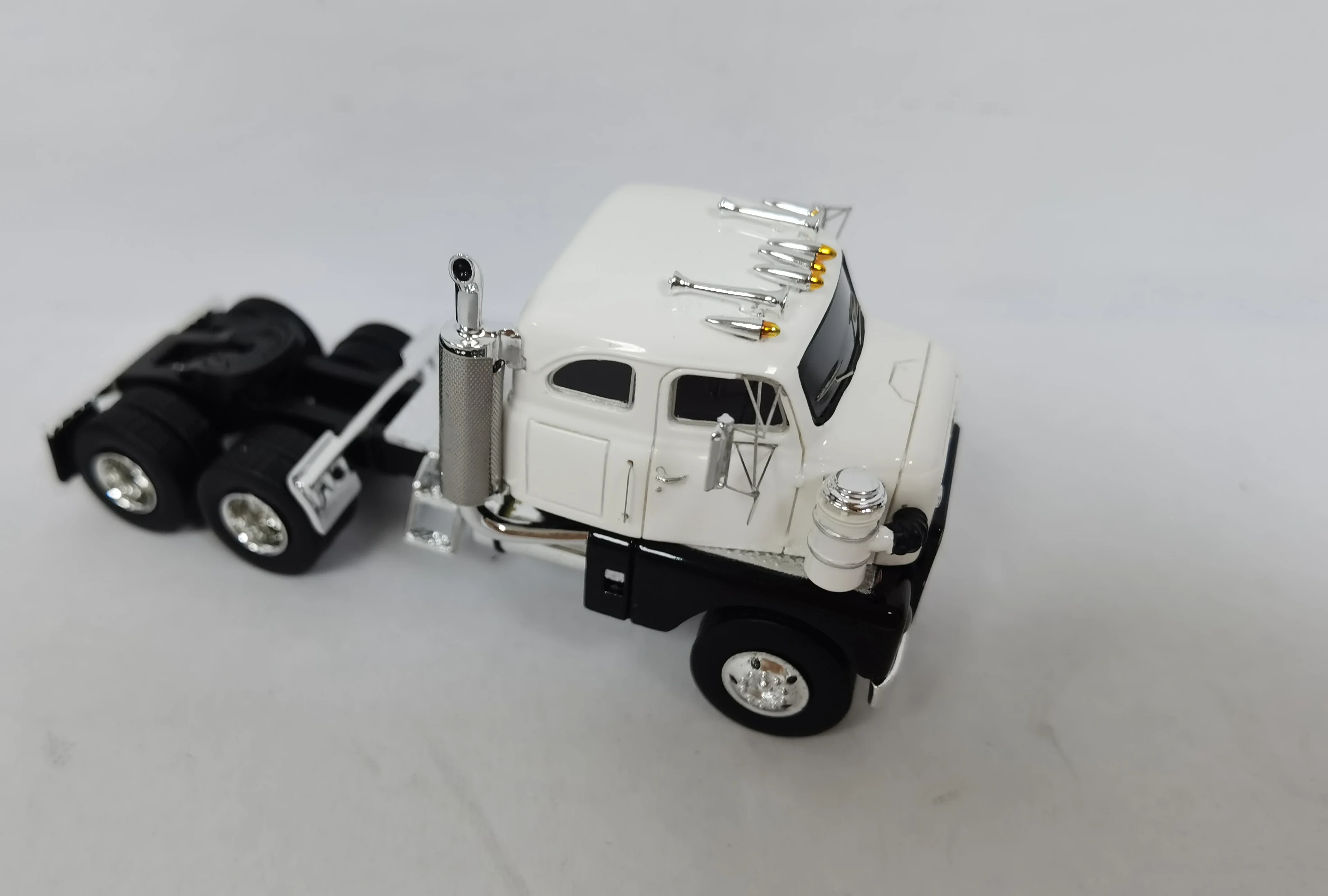 

Model Top Shelf 1/64 High Quality Resin International RDFC405 Tractor White