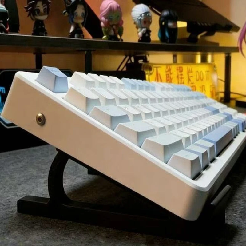 The Keyboard Bracket Is Used To Increase The Keyboard, Raise The Keyboard Angle, and Type Comfortably. There Is No Non-slip Pad.