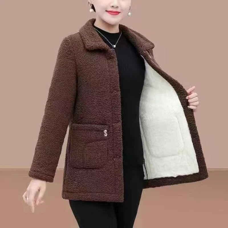 Mom Winter Clothes Velvet Thicken Warm Coat Women Lamb Fur Jacket Middle-Aged Lady Chic Grain Velvet Loose Overcoat Female 2025