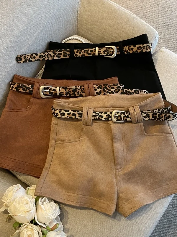 

Khaki Casual Short Pants Women's Spring 2026 New Slimming A-Line Wrap around Hot Pants High Waist Zipper Pure Color Winter