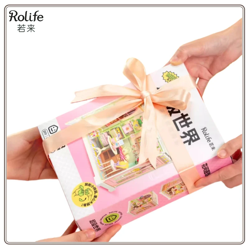 Nowy Oryginalny Rolife Super World DIY Drewniany Mini Domek Scena Zabawka do Składania Model Blind Box Rekwizyt Krajobraz Prezent dla Dzieci Dostępny od Ręki