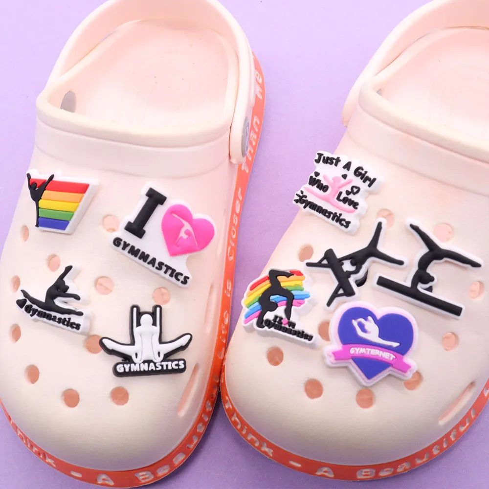 1–16 Stück, nur ein Mädchen, das Gymnastik liebt, PVC-Schuhanhänger, zeigt Ihre Zehen, Clog-Zubehör, Sportdekorationen, passend für Rucksack – Detail 1